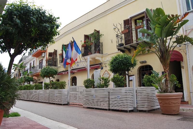 Casa Manzella - Genel