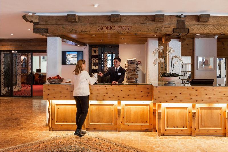 Hotel Europa Suites - Lobi