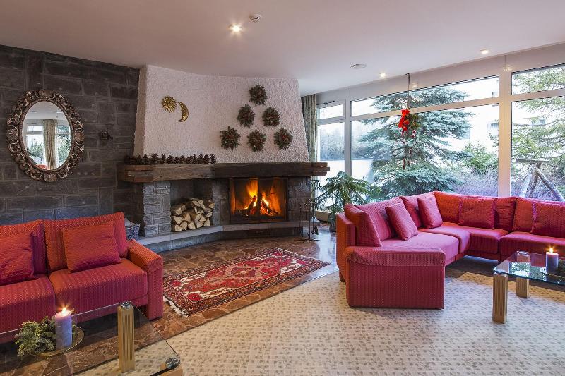 Hotel Europa Suites - Lobi