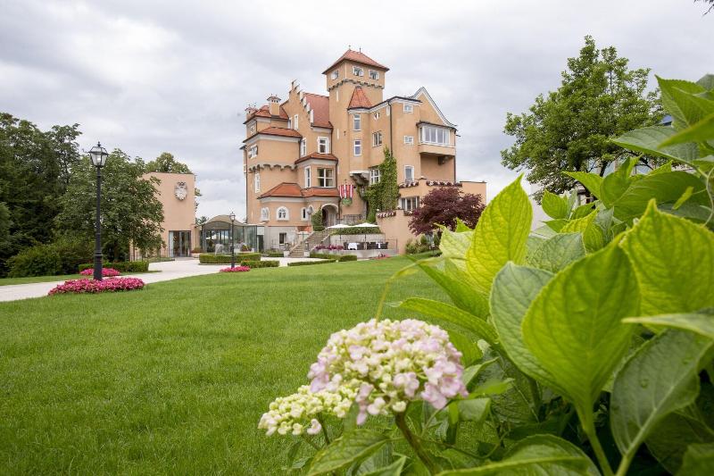 Schloss Mönchstein - Genel