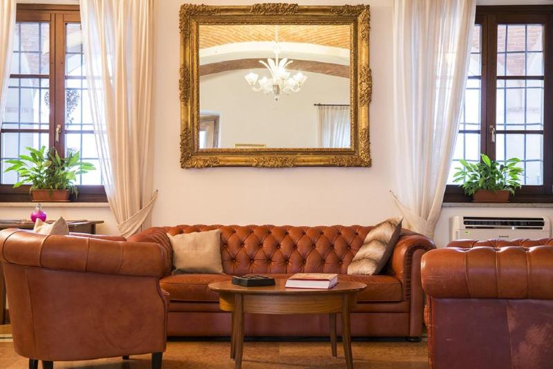 La Corte Albertina - Lobi