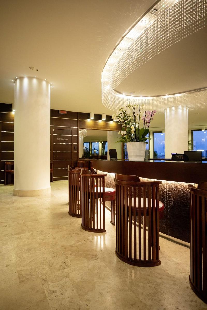 Laguna Palace - Lobi