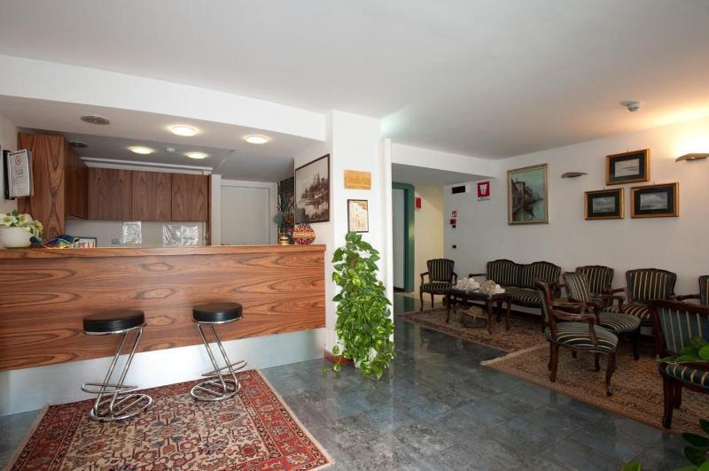 Hotel Salus - Lobi