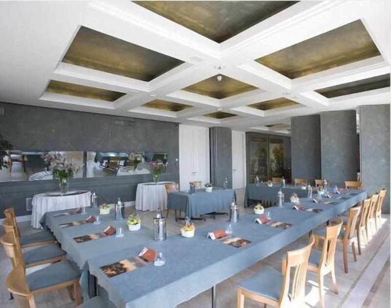 Riviera & Maximilian's - Toplantı