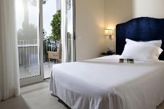 Riviera & Maximilian's