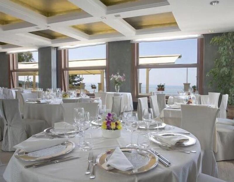 Riviera & Maximilian's - Restoran