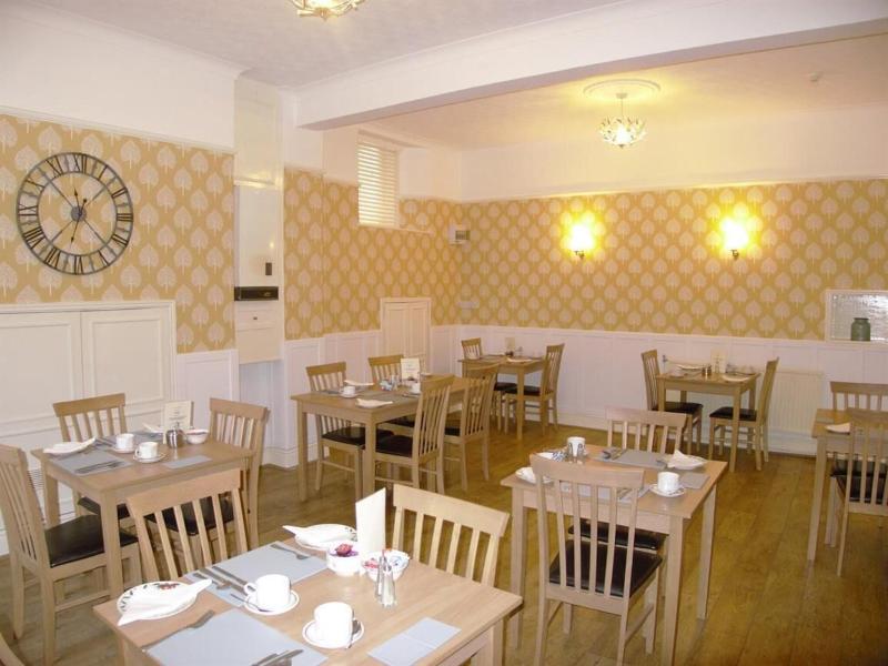 Beach House Hotel - Guest house - Restoran
