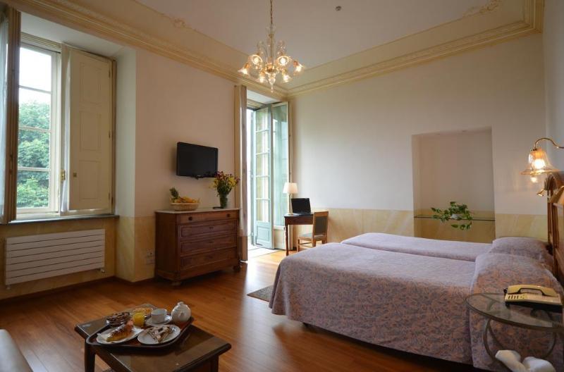 Roma e Rocca Cavour - Genel