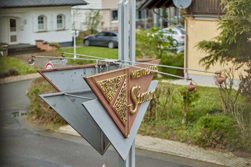 Weinhaus Simon - Aktivite