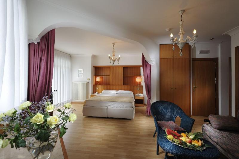 Grand Hotel Playa - Oda