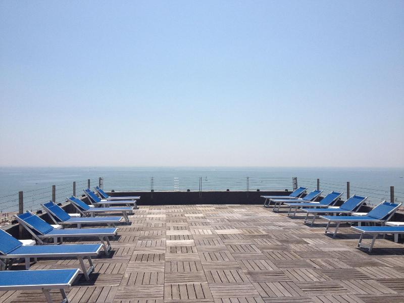 Grand Hotel Playa - Teras