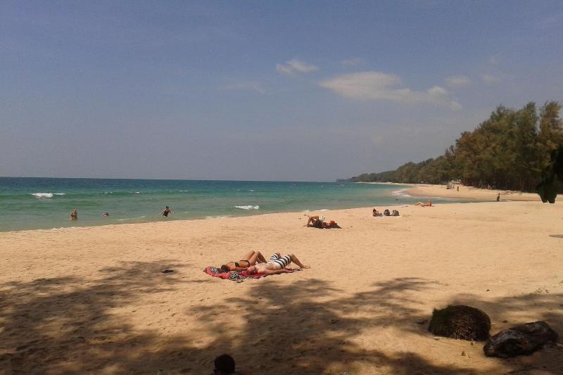 Lanta Castaway Beach Resort - Plaj