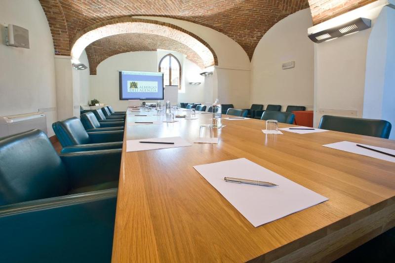 Albergo dell'Agenzia - Toplantı