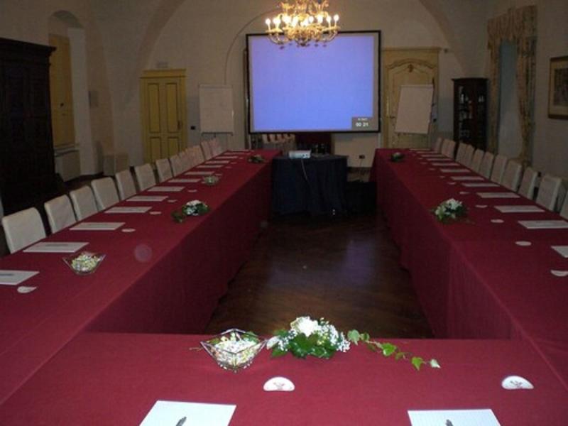 Castello Rosso - Toplantı