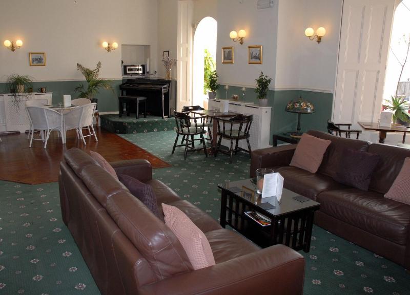 Riviera Lodge - Bar