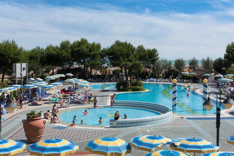 Aparthotel Holiday - Havuz