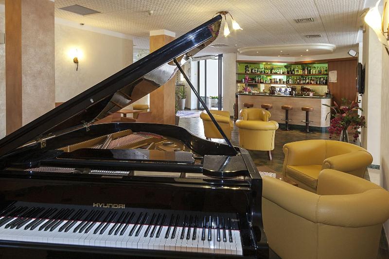 Regent's - Bar