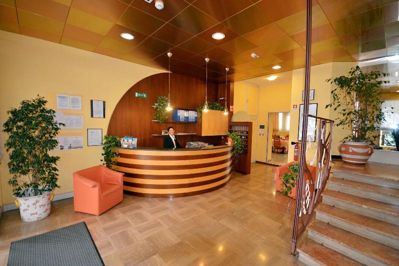 Aparthotel Pineda - Lobi