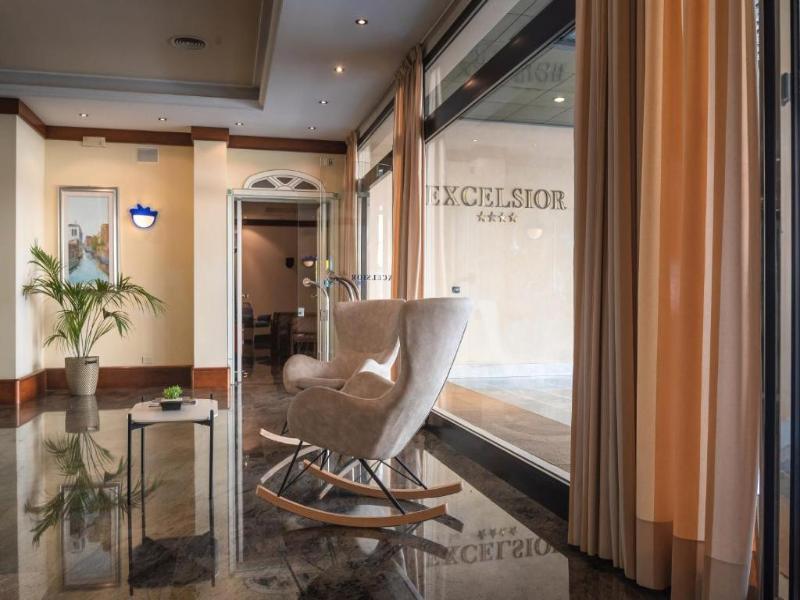 Excelsior - Lobi