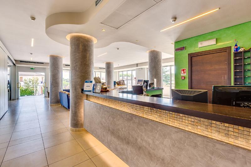 Hotel Ambassador - Lobi