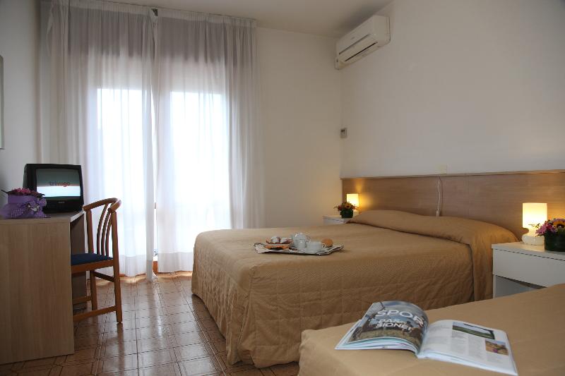 Hotel Pigalle - Oda