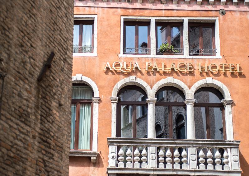 Aqua Palace - Genel