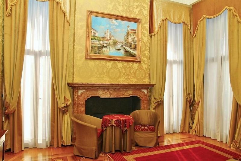 Pesaro Palace - Oda