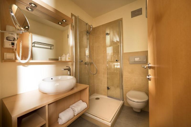 Mein Hotel Fast - Genel