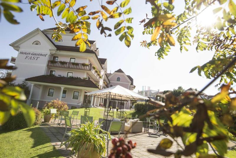 Mein Hotel Fast - Genel