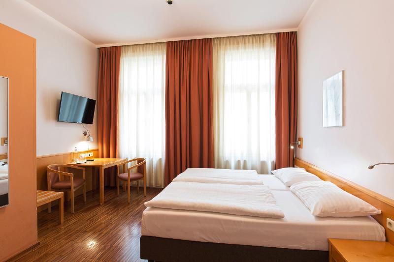 Hotel Post - Oda