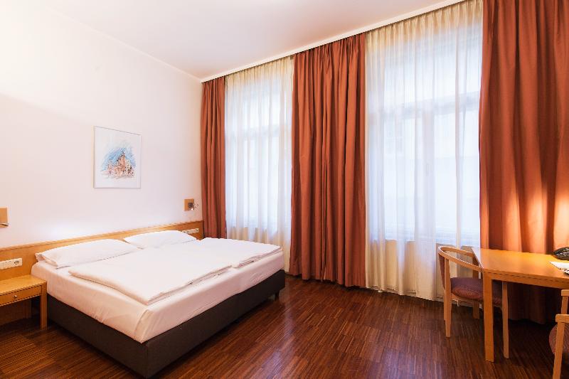 Hotel Post - Oda