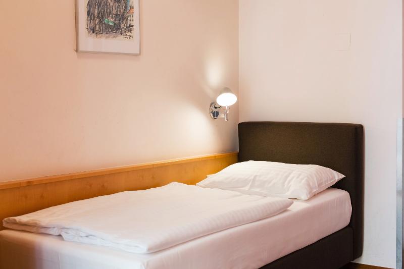 Hotel Post - Oda