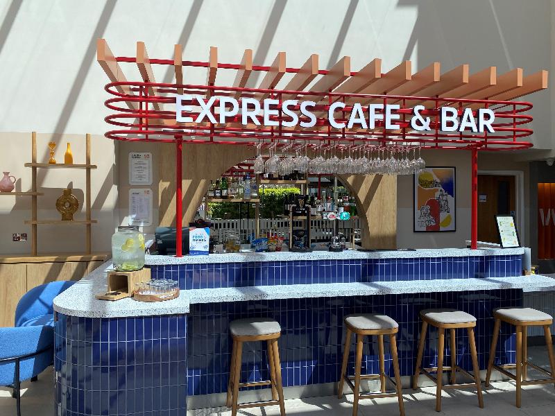 Holiday Inn Express Windsor - Bar