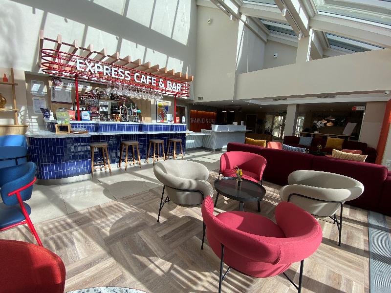 Holiday Inn Express Windsor - Bar
