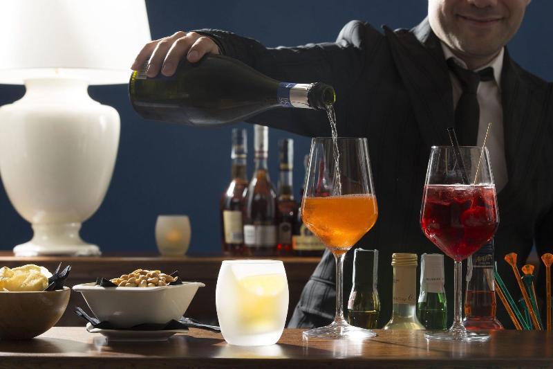 Byron Bellavista - Bar