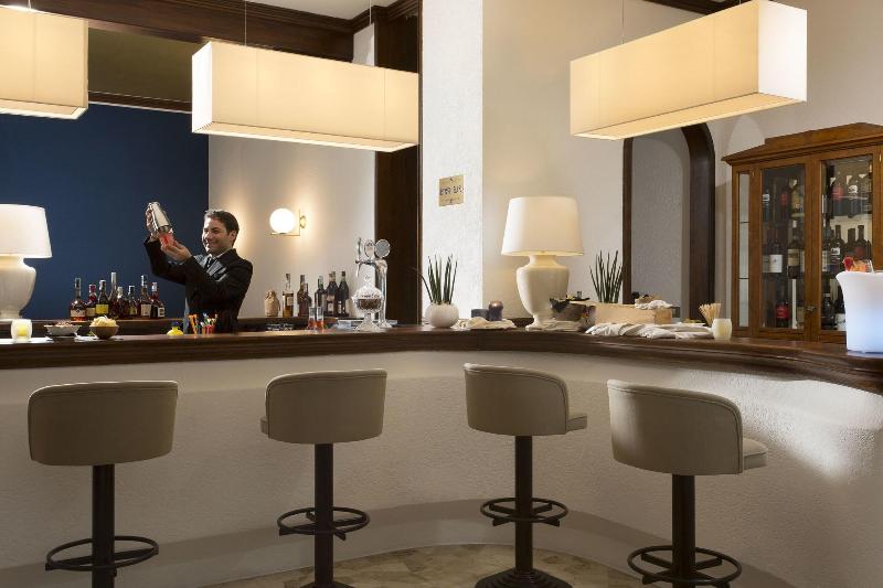 Byron Bellavista - Bar