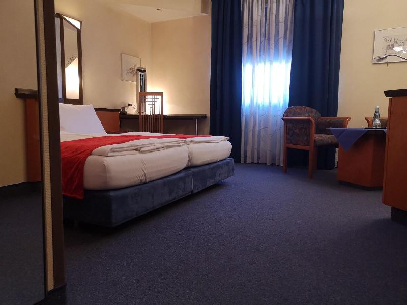 Main Hotel Eckert - Oda