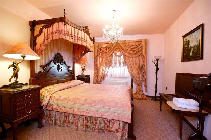 Dallas Residence - Genel