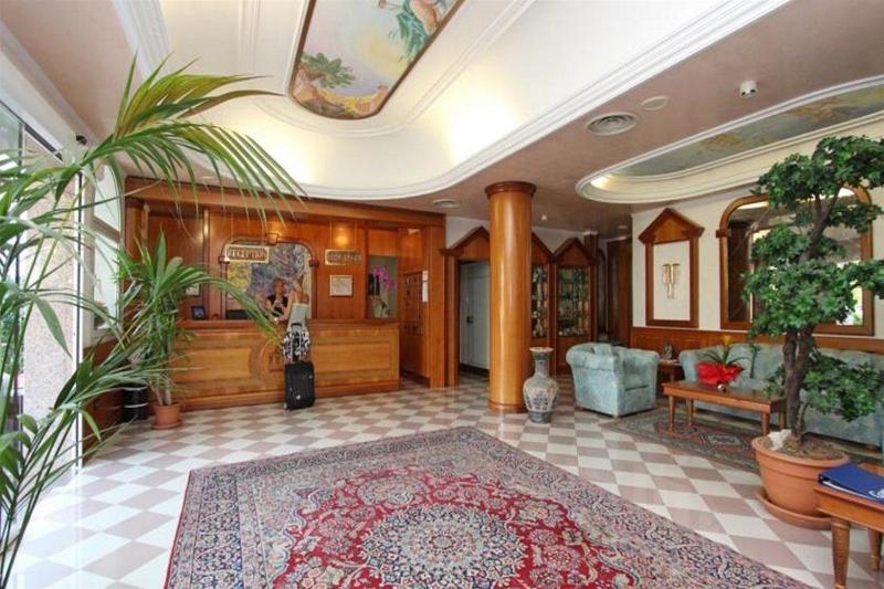 Park Hotel Cellini - Lobi