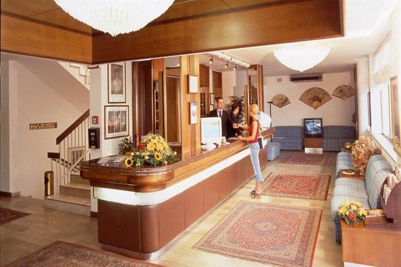 Hotel Heron - Lobi
