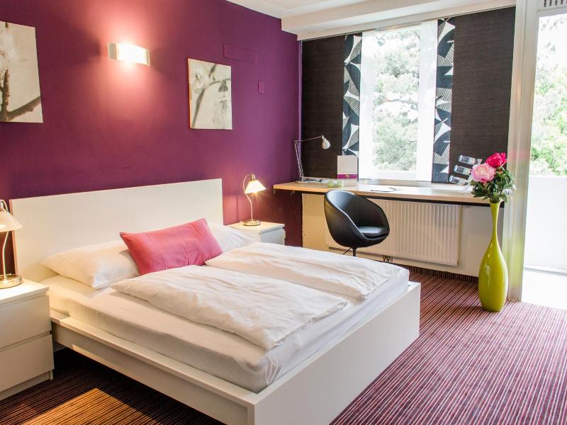 College Garden Hotel - Genel