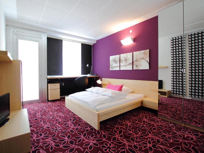 College Garden Hotel - Genel
