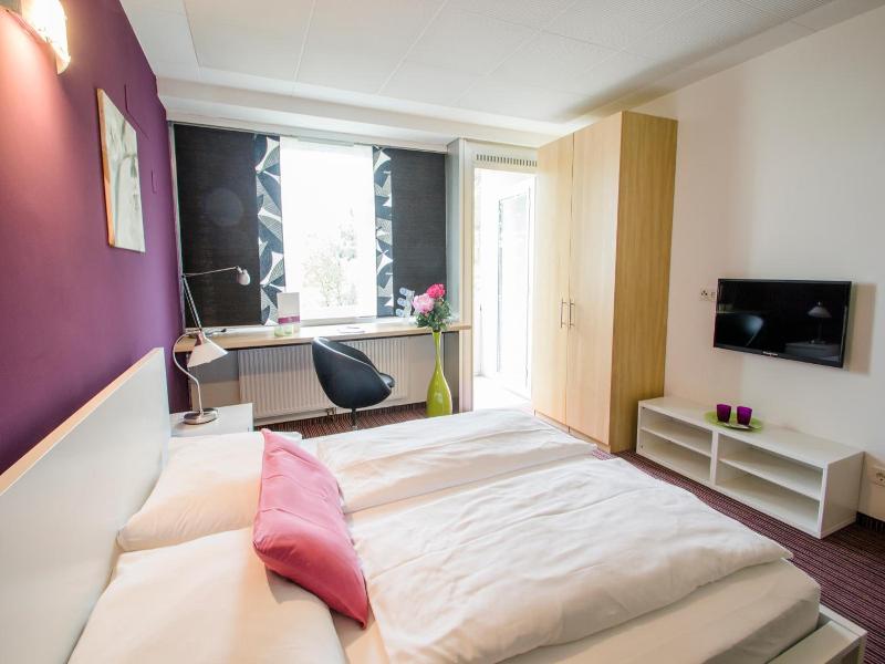 College Garden Hotel - Genel