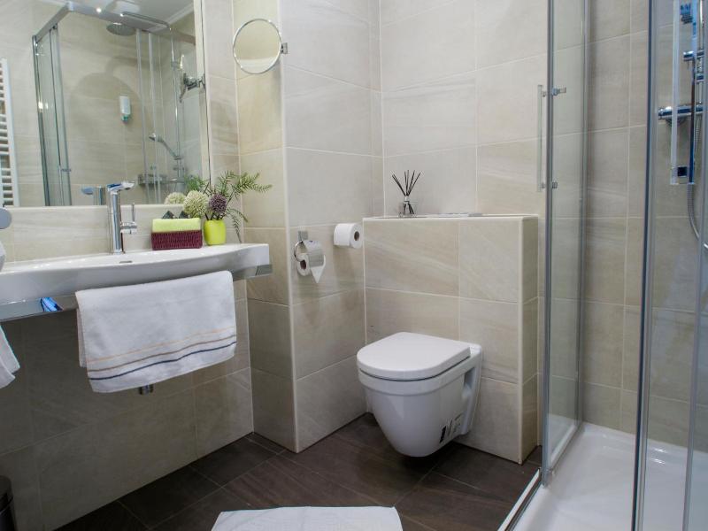 College Garden Hotel - Genel
