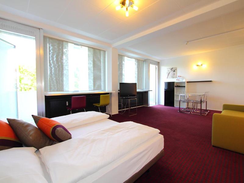 College Garden Hotel - Genel