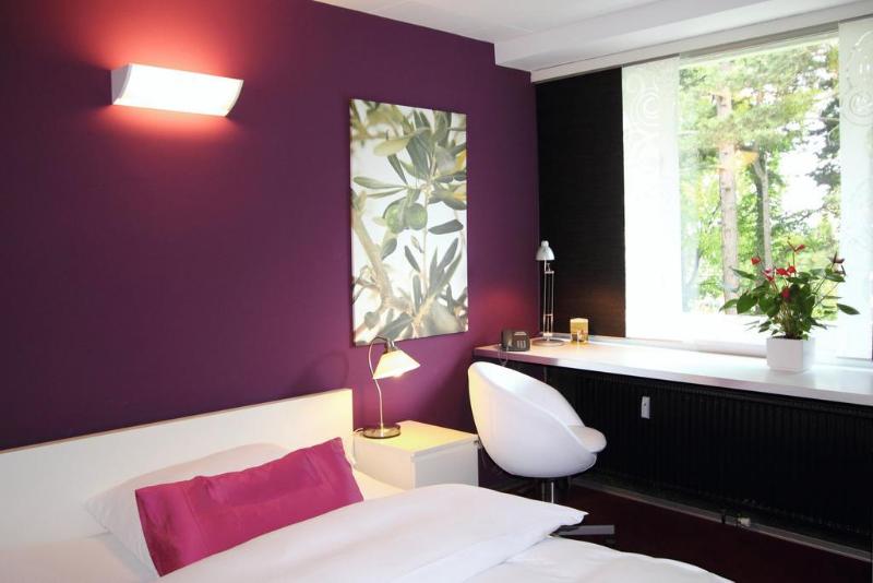 College Garden Hotel - Genel