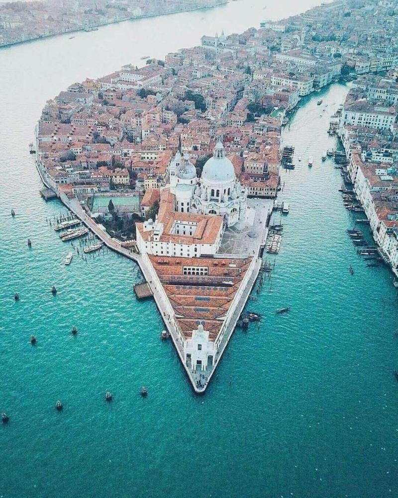 Friendly Venice - Genel