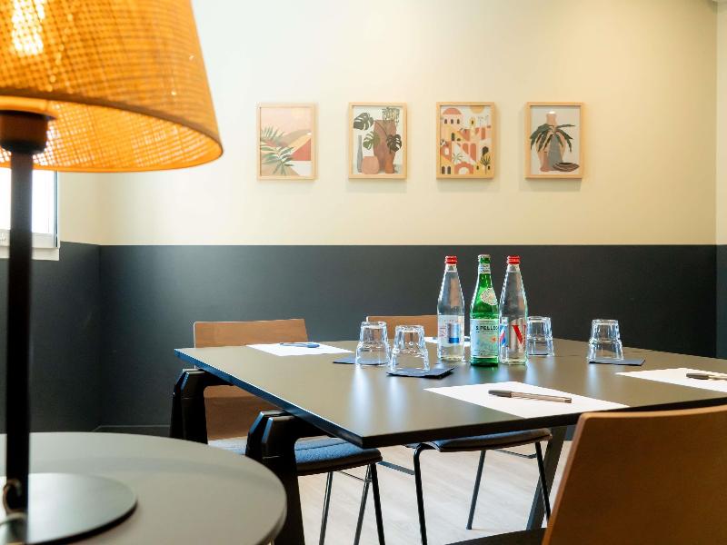 ibis Loriol Le Pouzin - Toplantı