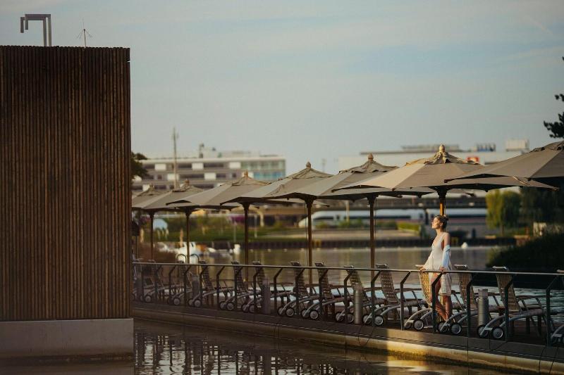 The Ritz-Carlton Wolfsburg - Havuz