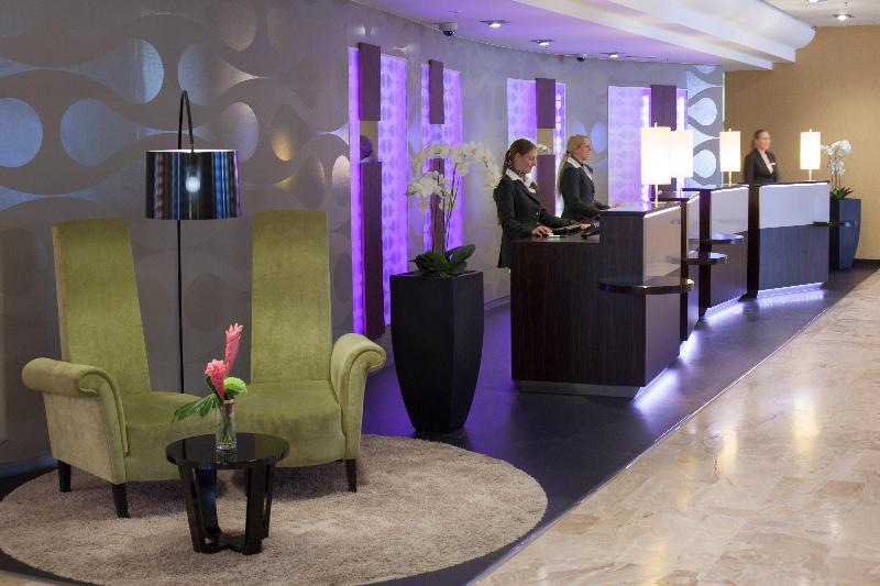 Crowne Plaza Berlin City Centre Ku'damm - Lobi